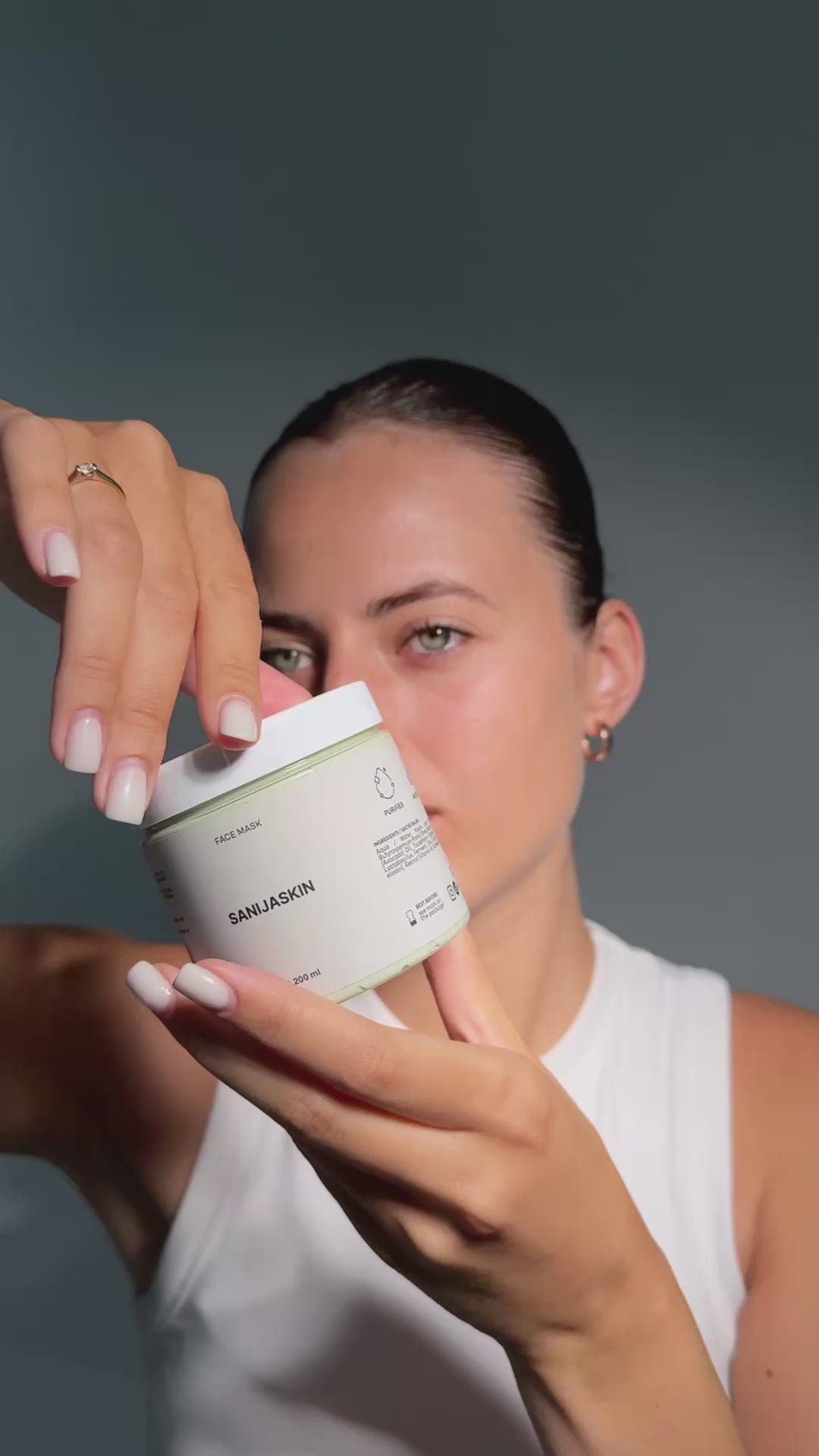 Ielādēt video: Sejas maskas un seruma komplekts