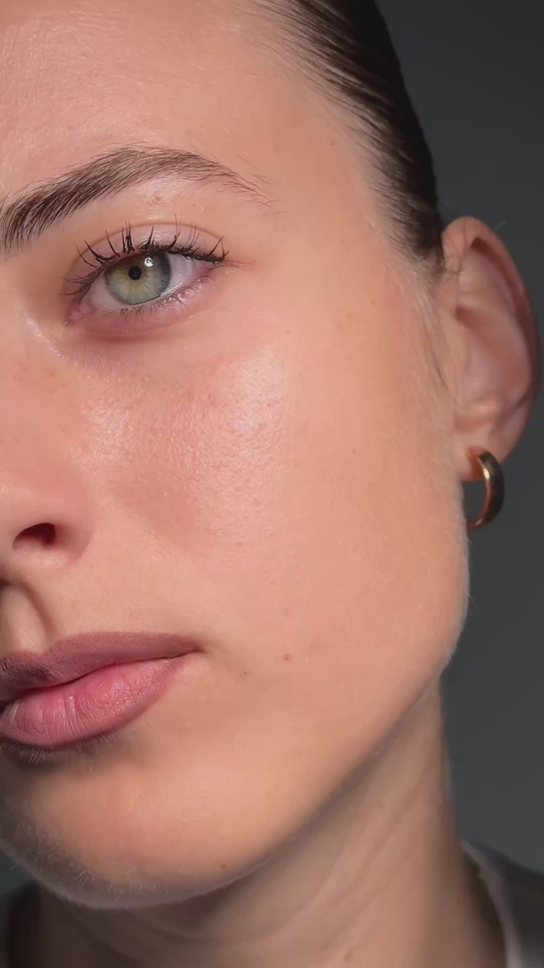 Ielādēt video: Samtainais sejas serums