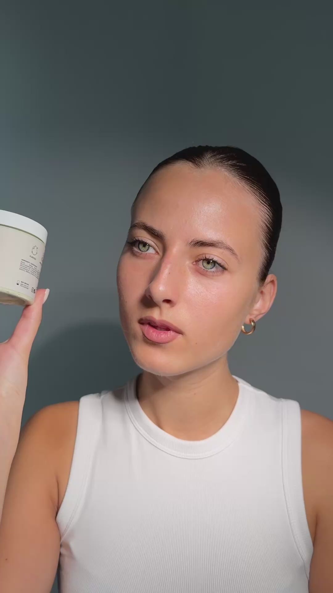 Ielādēt video: Sejas maska ​​ar A un E vitamīniem